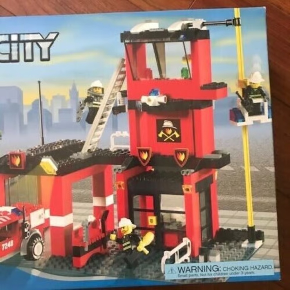 Lego 7240 Town City Fire Fire Station Set 260 Pieces NIB NEW SEALED Retired - Picture 3 of 6